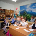 Дети смотрят презентацию