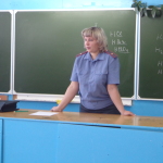 Евгения Олеговна разъясняет детям интересующие их вопросы